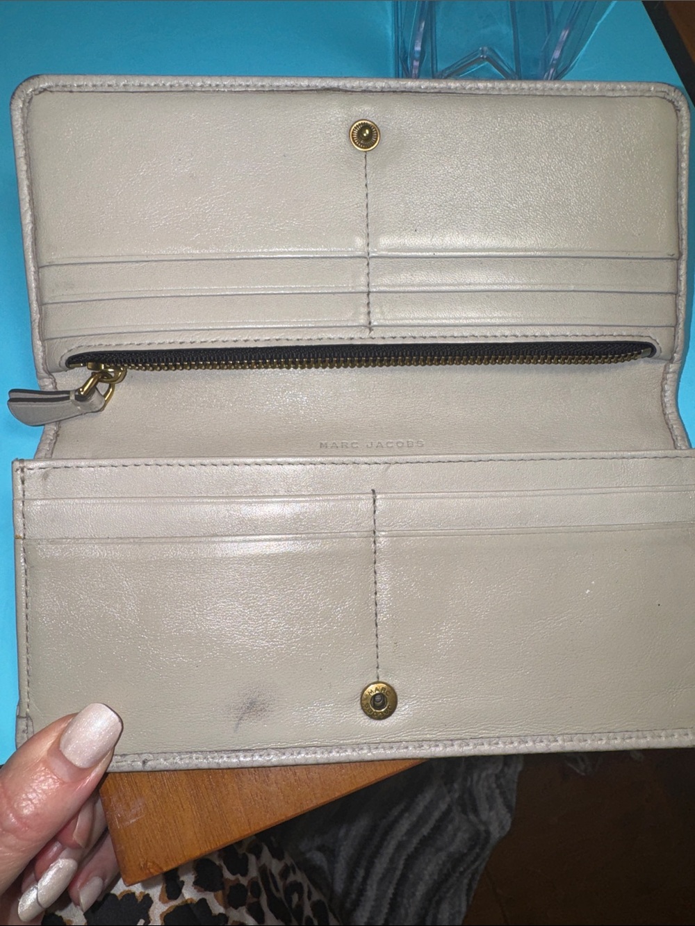 Marc Jacobs Cream Textured Leather Zip Wallet with Gold Hardware - Picture 3 of 16